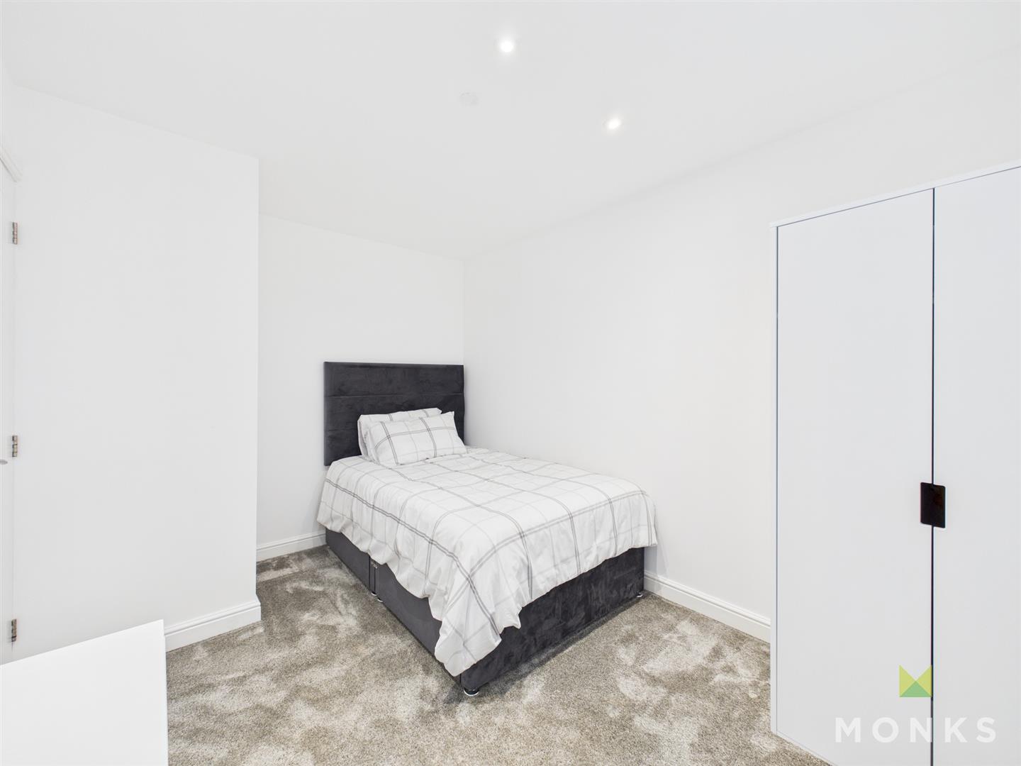 26 Hollands Drive, Oswestry, SY11 3FG For Sale